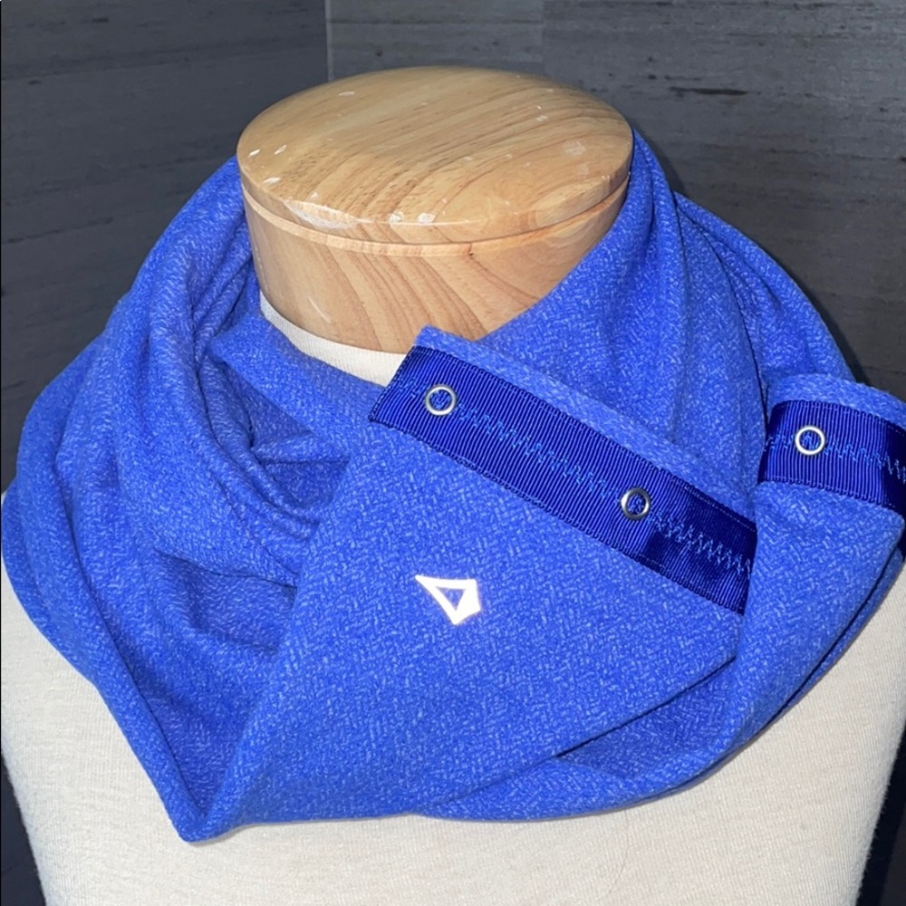 Ivivva infinity scarf. NWOT.